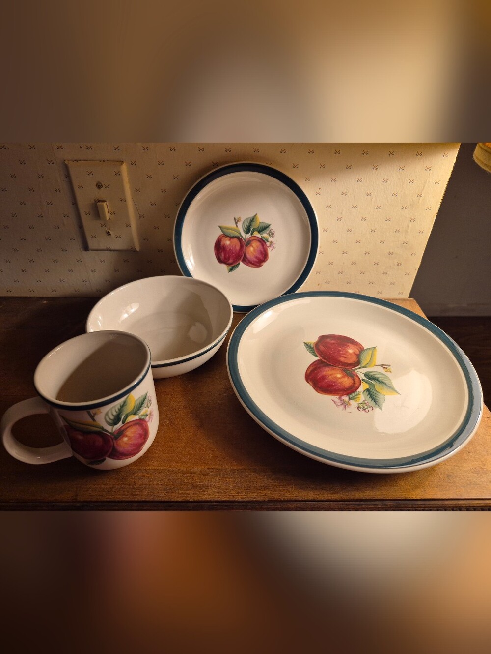China Pearl Apple Edition Ceramic Dinnerware  20pc Set